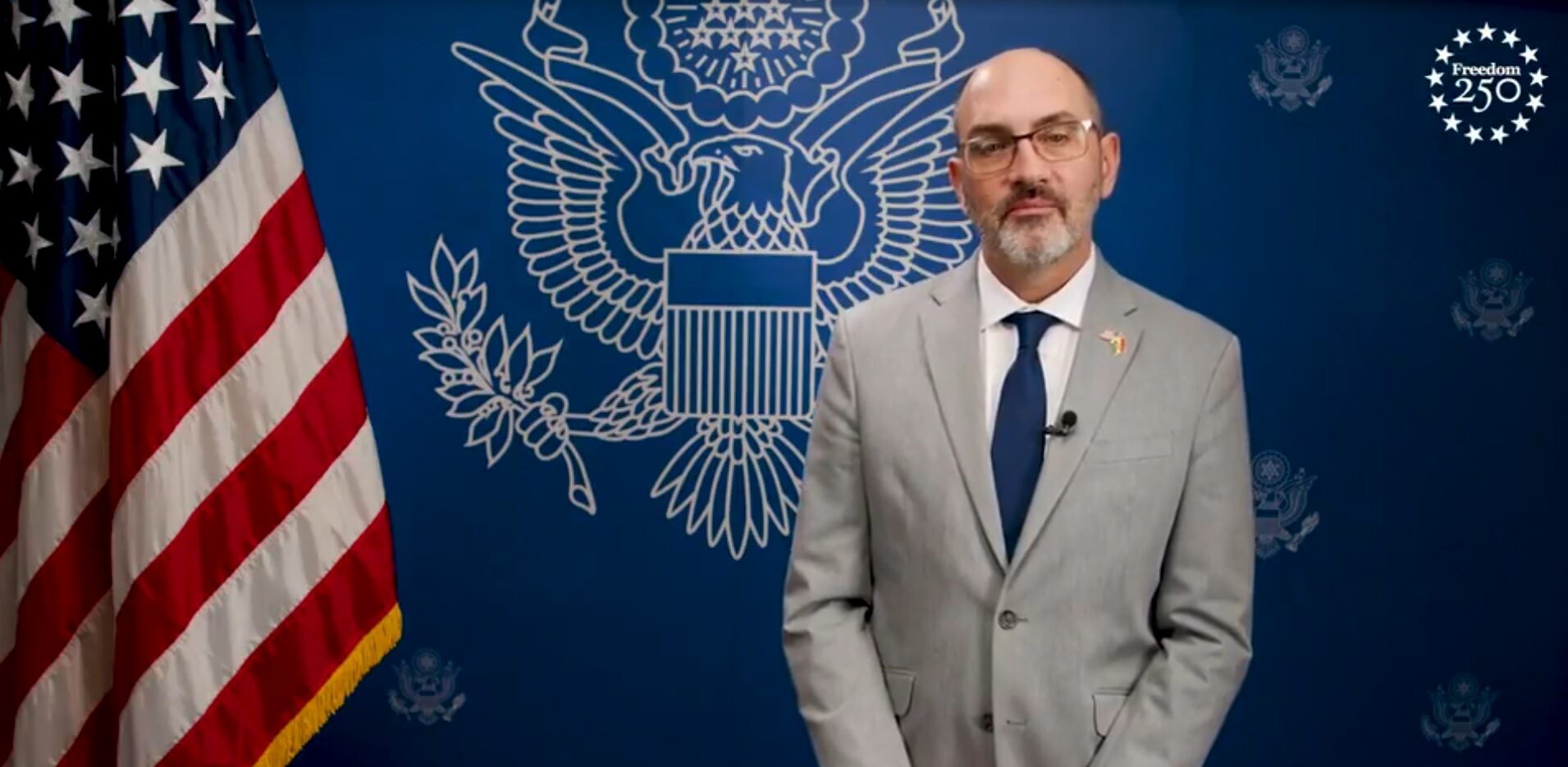 Engargado de Negocios de la Embajada de Estados Unidos: «Aplaudimos al presidente Paz por haber resuelto el conflicto social a través del diálogo y no con la violencia»