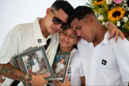 Dolor en La Guaira: Eduar busca a 28 miembros de su familia y Leonardo entierra a seis