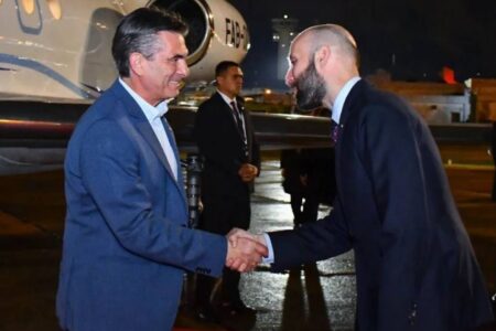 Presidente Paz llega a Paraguay para asistir a Cumbre Mercosur