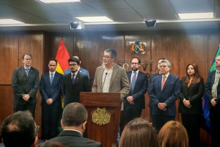 Gobierno alerta que «no hay que preocuparse por el dólar flexible» y prevé estabilidad con mayor ingreso de divisas