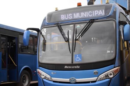 Alcalde suspende servicios de buses municipales hasta septiembre