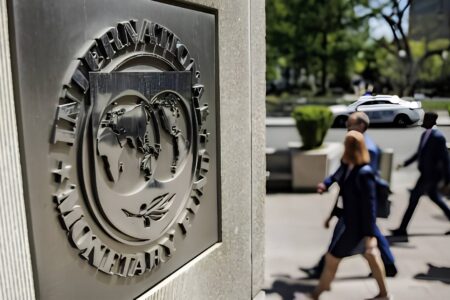 FMI advierte inflación global de 4,7% por nueva escalada EEUU-Irán