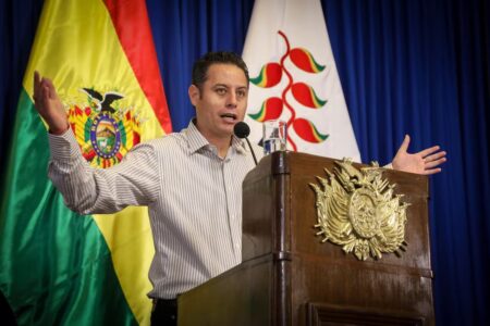 Lara cuestiona el nuevo tipo de cambio y alerta que «devalúa la moneda nacional»