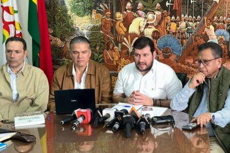 Cívicos de Santa Cruz anuncian la presentación de denuncias penales contra Evo, Argollo y Salazar por los bloqueos