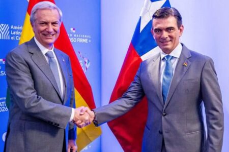 Kast expresa su respaldo al Gobierno de Bolivia y felicita a Paz por su respuesta en los conclictos sociales pasados