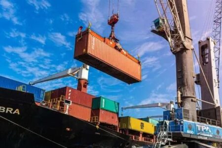 Gobierno reduce los aranceles de importación en 5% para mitigar impacto del tipo de cambio flexible