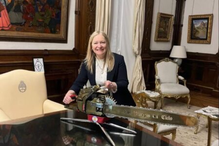 La Embajada de Francia declaró «persona no grata» a la Vicegobernadora de Mendoza y aliada de Milei por racismo