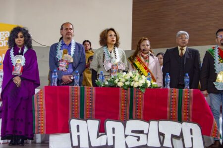 Artesanos de ocho departamentos construyen agenda nacional para fortalecer y proteger la Alasita