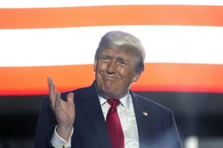 Trump asegura que Cuba se está acercando a la órbita de Estados Unidos