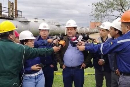 YPFB trae un millón de litros de gasolina por tren